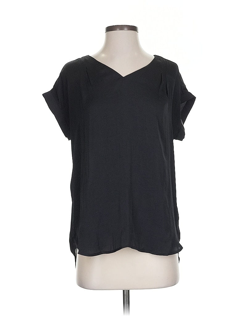 Click to view more detailed imagery on our partner's website Pre-owned Simply Vera Vera Wang Short Sleeve Top Black V Neck Tops