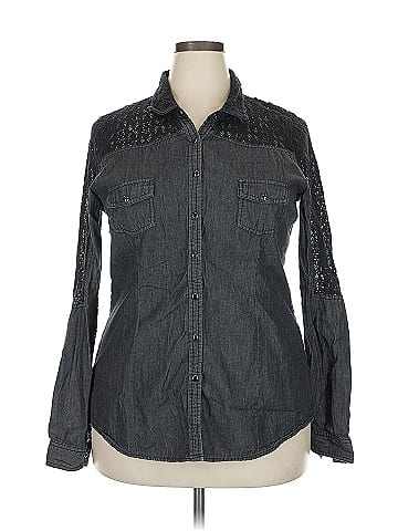 Maurices Long Sleeve Button-Down Shirt (view 1)