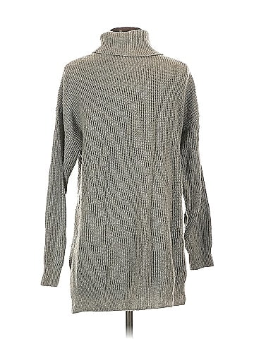 Uniqlo Turtleneck Sweater (view 2)