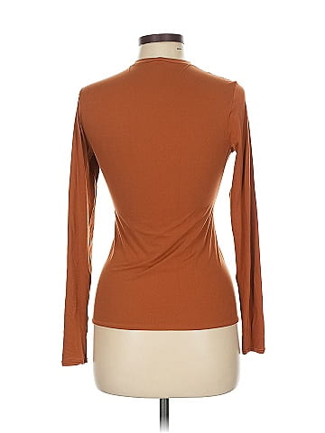 Lululemon Athletica 3/4 Sleeve T-Shirt (view 2)