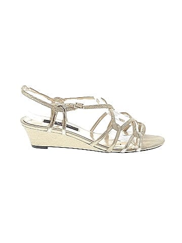 Nina Wedges (view 1)
