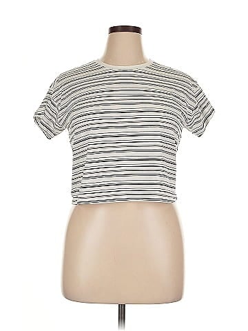Lululemon Athletica Short Sleeve T-Shirt (view 1)