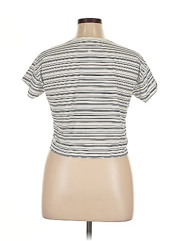 Lululemon Athletica Short Sleeve T-Shirt (view 2)