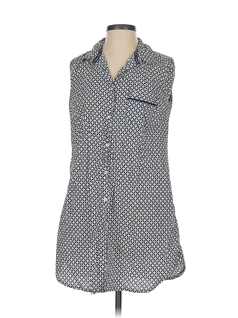 Click to view more detailed imagery on our partner's website Pre-owned Victoria's Secret Sleeveless Button Down Shirt In Blue