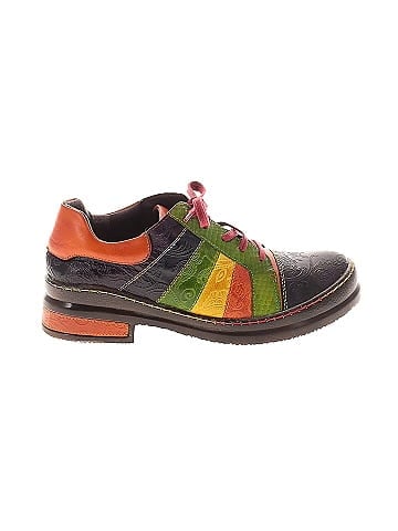 Unbranded Flats (view 1)