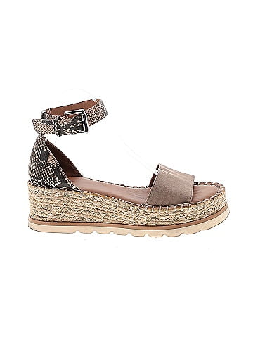 Universal Thread Wedges (view 1)