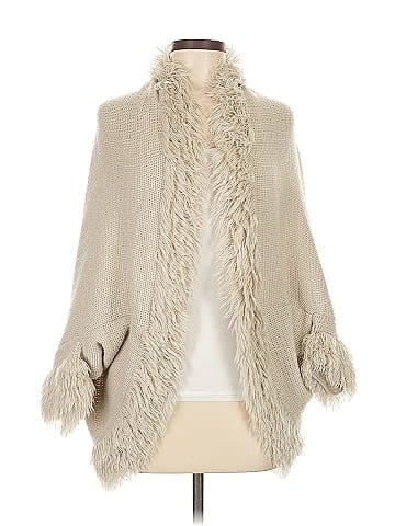 Simply Noelle Poncho (view 1)