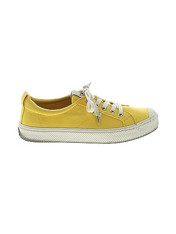 Cariuma Sneakers (view 1)