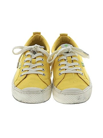 Cariuma Sneakers (view 2)