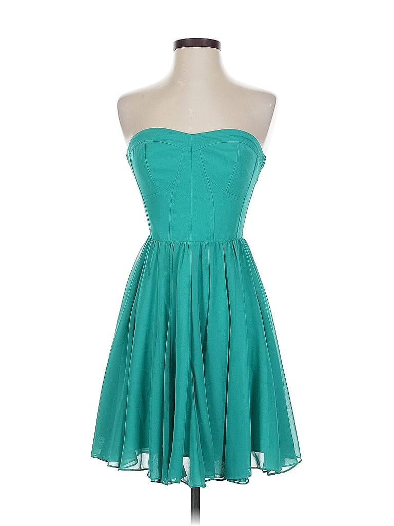 Click to view more detailed imagery on our partner's website Pre-owned Guess Cocktail Dress In Blue