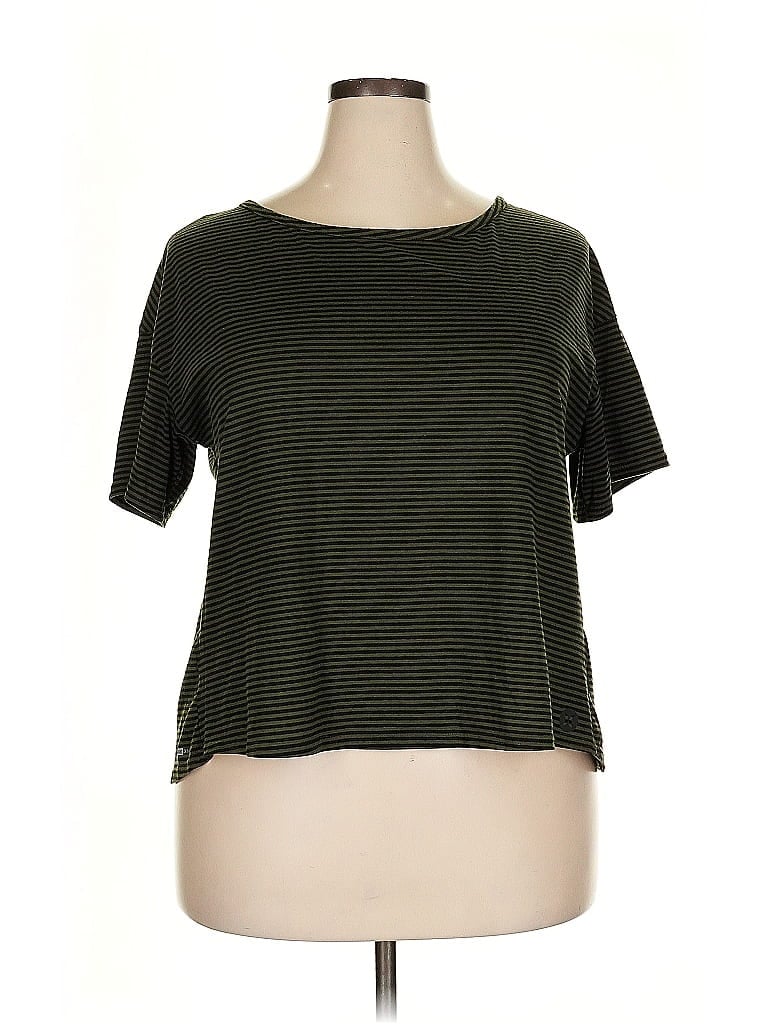 Click to view more detailed imagery on our partner's website Pre-owned Hurley Short Sleeve T-shirt In Green