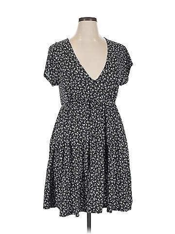 Urban Outfitters Casual Dress (view 1)