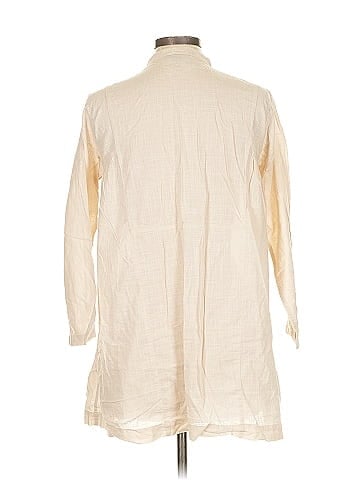 Uniqlo 3/4 Sleeve Button-Down Shirt (view 2)
