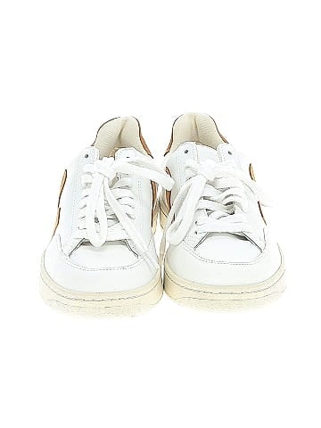 VEJA Sneakers (view 2)