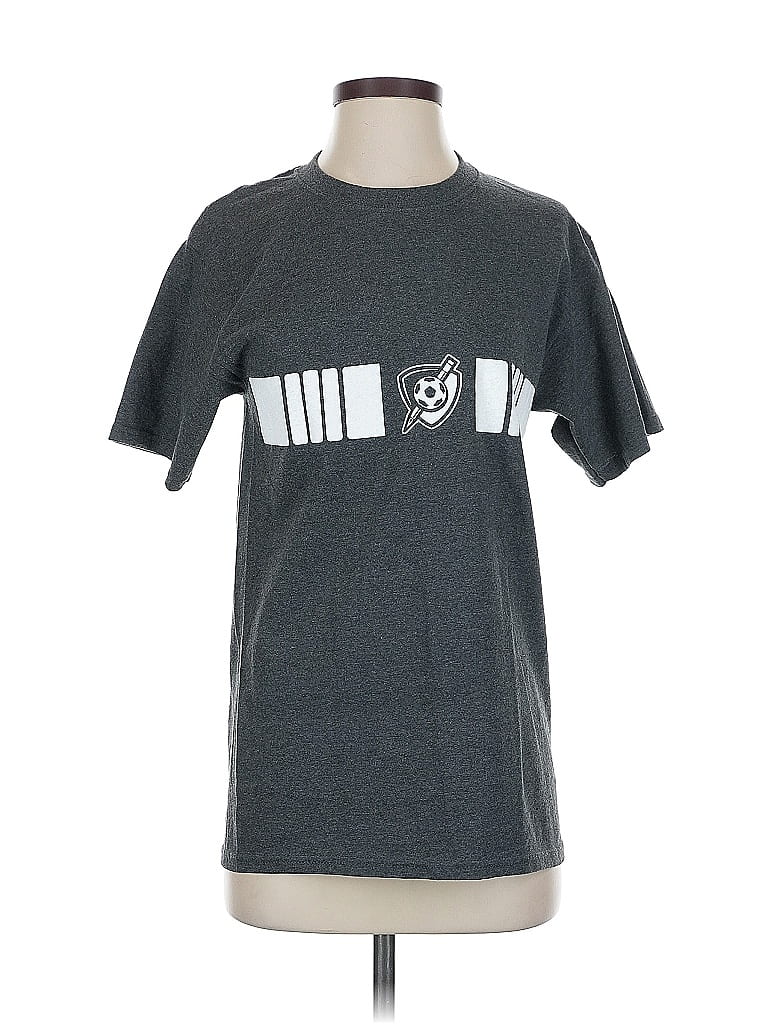 Click to view more detailed imagery on our partner's website Pre-owned Hanes Short Sleeve T-shirt In Gray