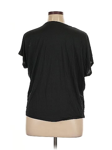 Uniqlo Short Sleeve T-Shirt (view 2)