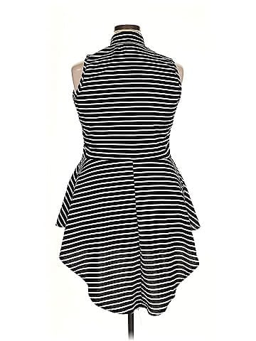Discreet Sleeveless Top (view 2)
