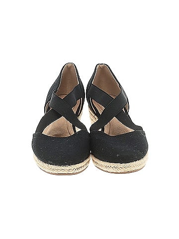 Kelly & Katie Wedges (view 2)
