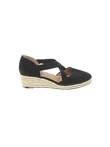 Kelly & Katie Wedges (view 1)