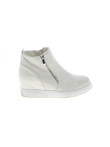 Journee Collection Ankle Boots (view 1)