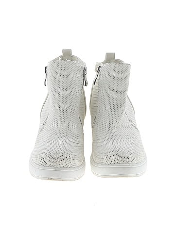 Journee Collection Ankle Boots (view 2)