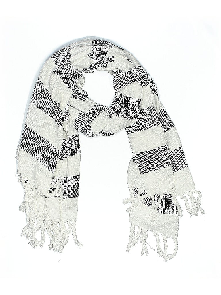 Click to view more detailed imagery on our partner's website Pre-owned Unbranded Scarf In White