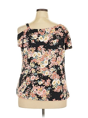 Maurices Short Sleeve Top (view 2)