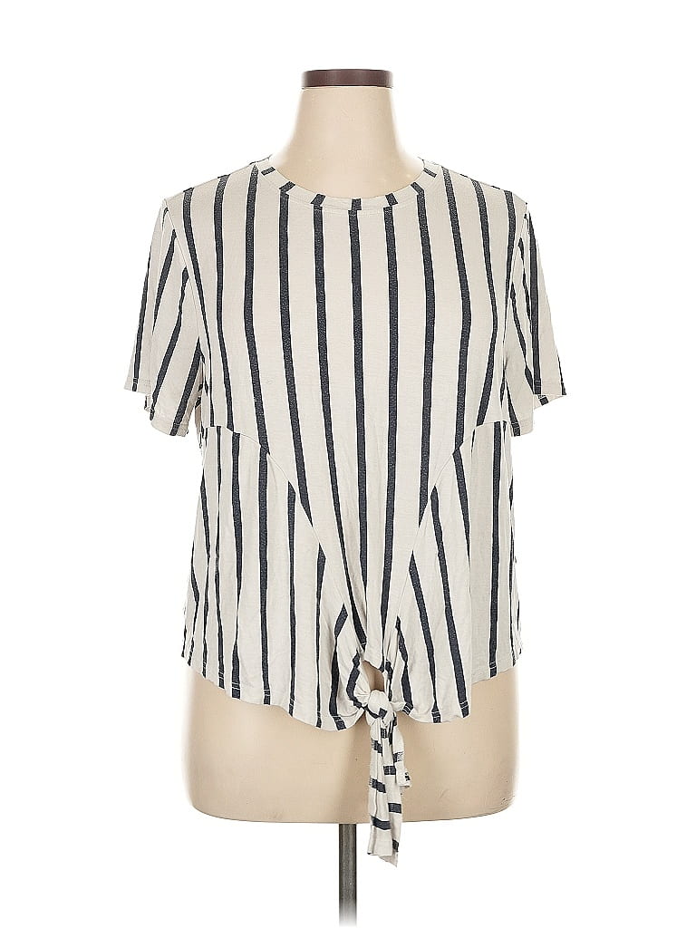 Click to view more detailed imagery on our partner's website Pre-owned Madison Short Sleeve Blouse In Blue