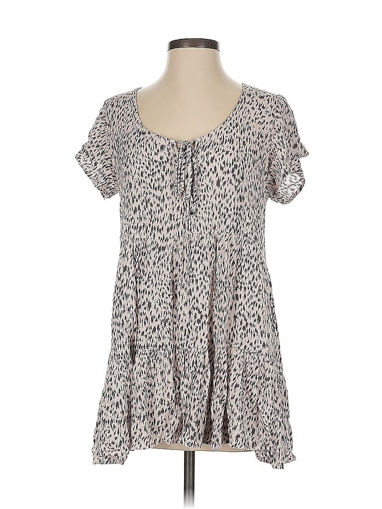Click to view more detailed imagery on our partner's website Pre-owned Dress Forum Casual Dress In Gray