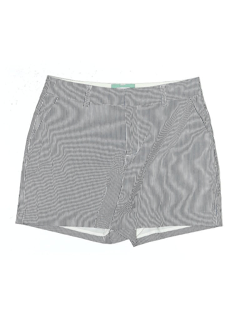 Click to view more detailed imagery on our partner's website Pre-owned Ecru Shorts In Gray