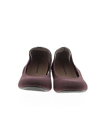 Amazon Essentials Flats (view 2)