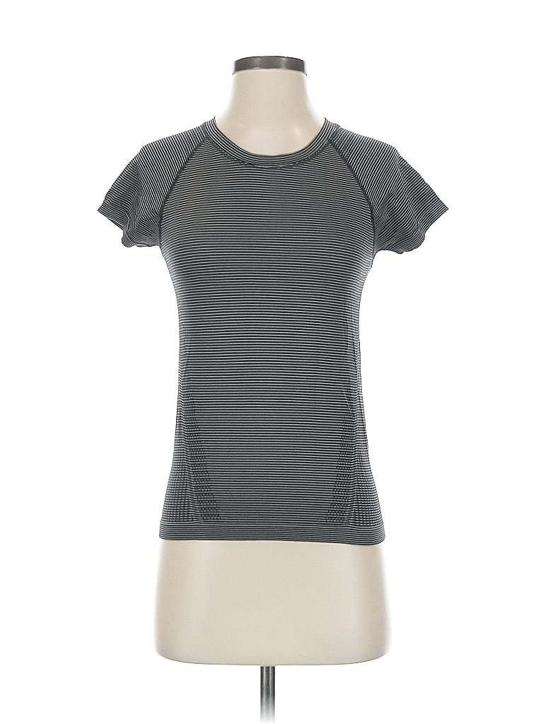 Pre-owned Athleta Short Sleeve T-shirt In Black