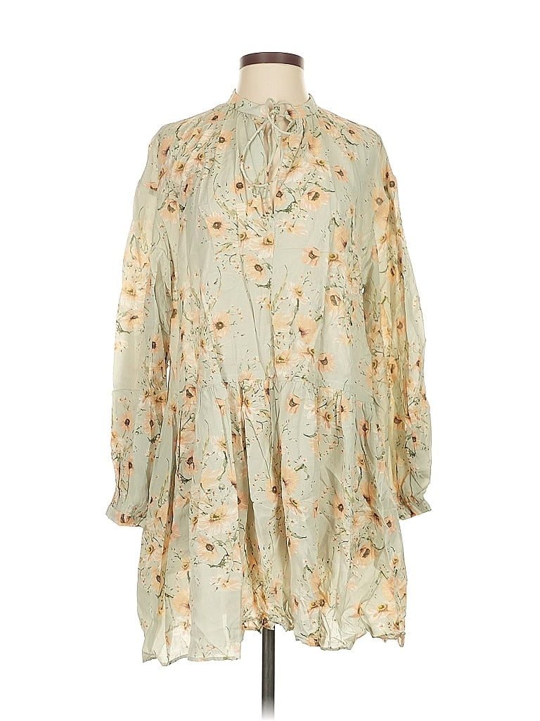 Click to view more detailed imagery on our partner's website Pre-owned H&m Casual Dress In Green