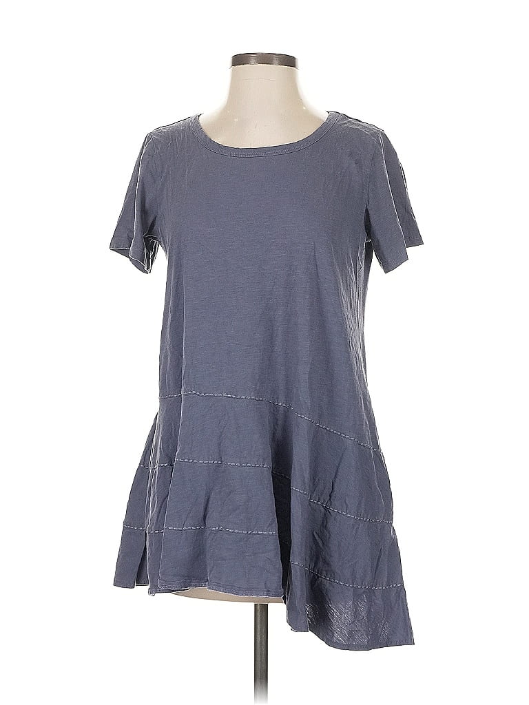 Click to view more detailed imagery on our partner's website Pre-owned Logo By Lori Goldstein Short Sleeve Top Gray Scoop Neck Tops