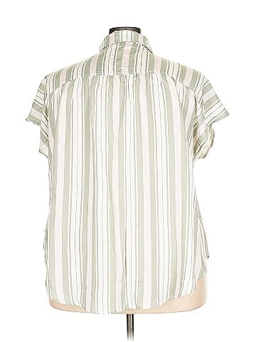 Torrid Short Sleeve Button-Down Shirt (view 2)