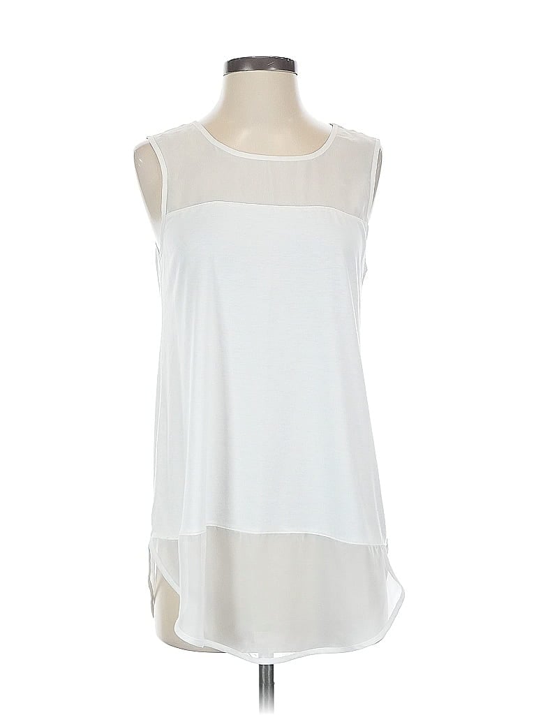 Pre-owned Chico's Sleeveless Blouse In White