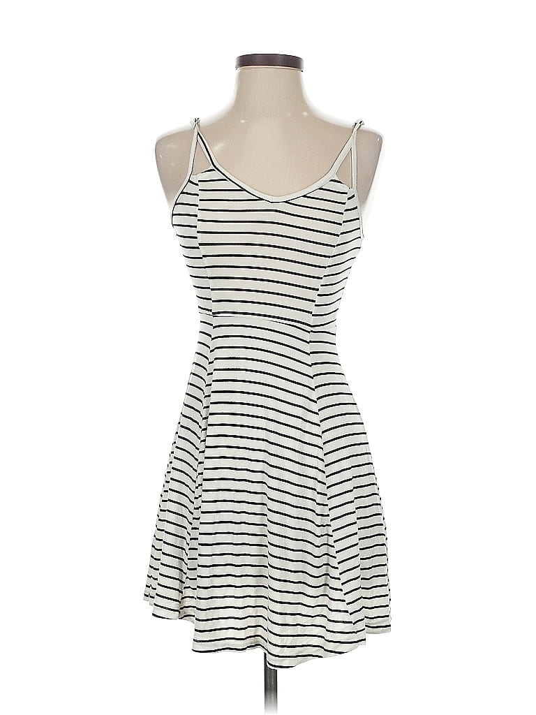 Pre-owned Mudd Casual Dress In White