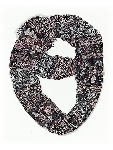Isa & Stef Scarf (view 1)
