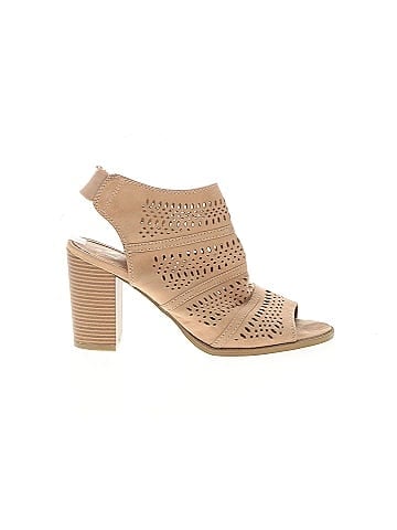 REPORT Heels (view 1)