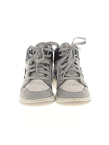 Air Jordan 1 Mid GS 'Wolf Grey Midnight Navy' Sneakers (view 2)