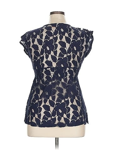 Eyeshadow Sleeveless Blouse (view 2)