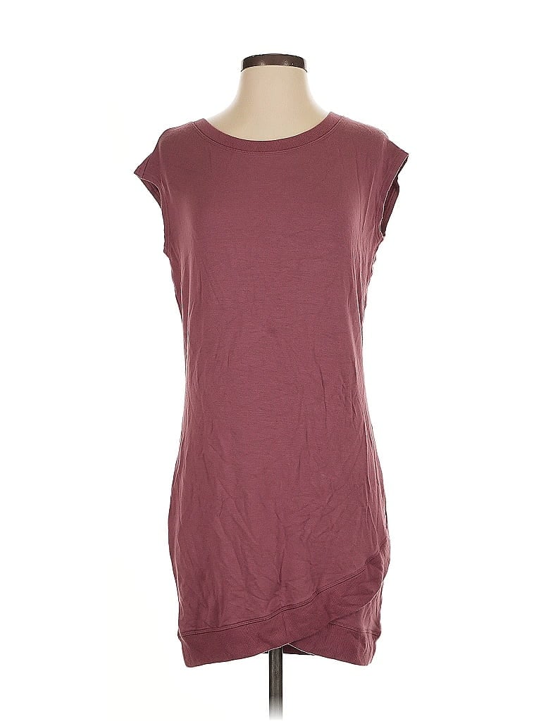 Click to view more detailed imagery on our partner's website Pre-owned Athleta Sleeveless T-shirt In Burgundy