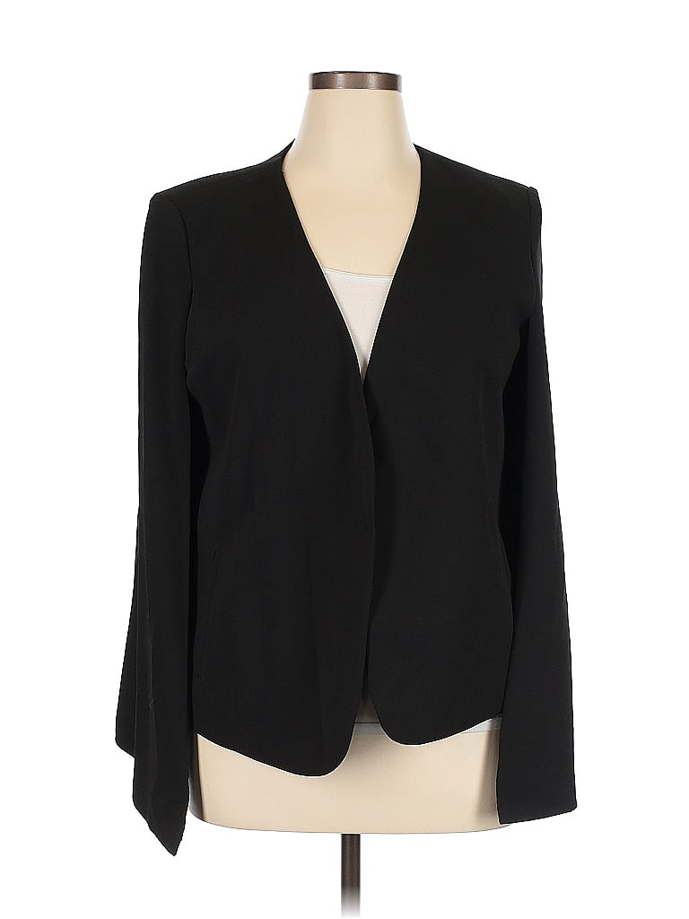 Click to view more detailed imagery on our partner's website Pre-owned Dkny Kimono In Black