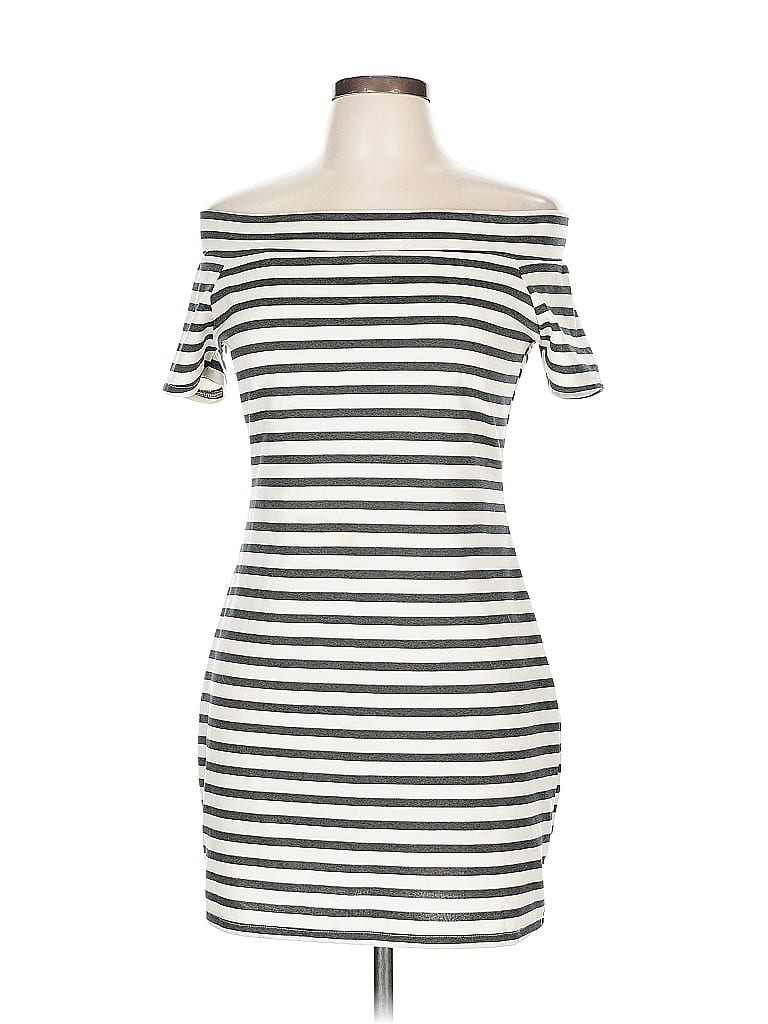 Click to view more detailed imagery on our partner's website Pre-owned Trafaluc By Zara Casual Dress In White