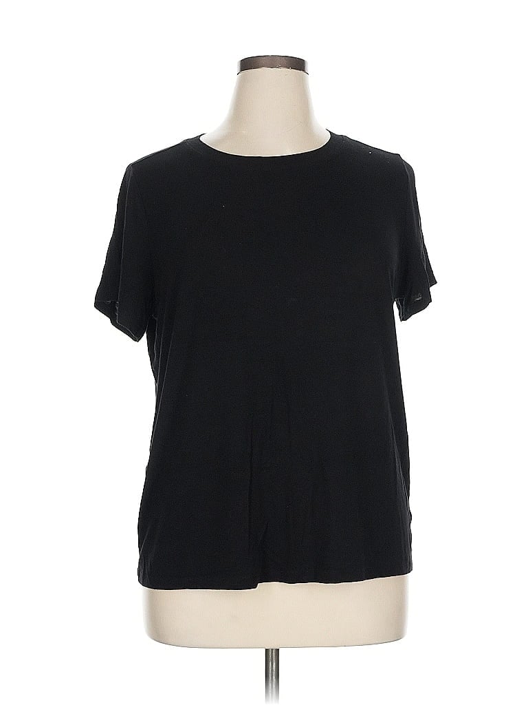 Pre-owned Torrid Short Sleeve T-shirt In Black