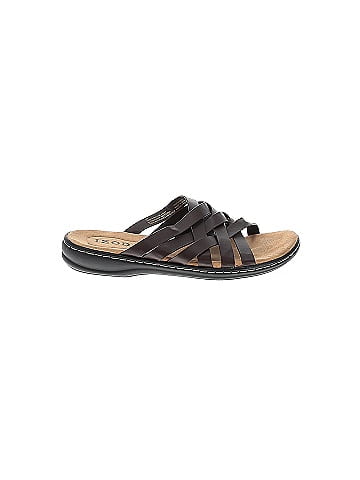 IZOD Sandals (view 1)