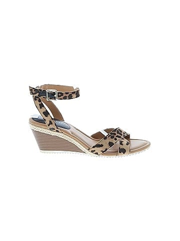 Kelly & Katie Wedges (view 1)