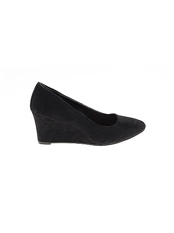 Kelly & Katie Wedges (view 1)