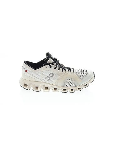 On Cloud Sneakers (view 1)