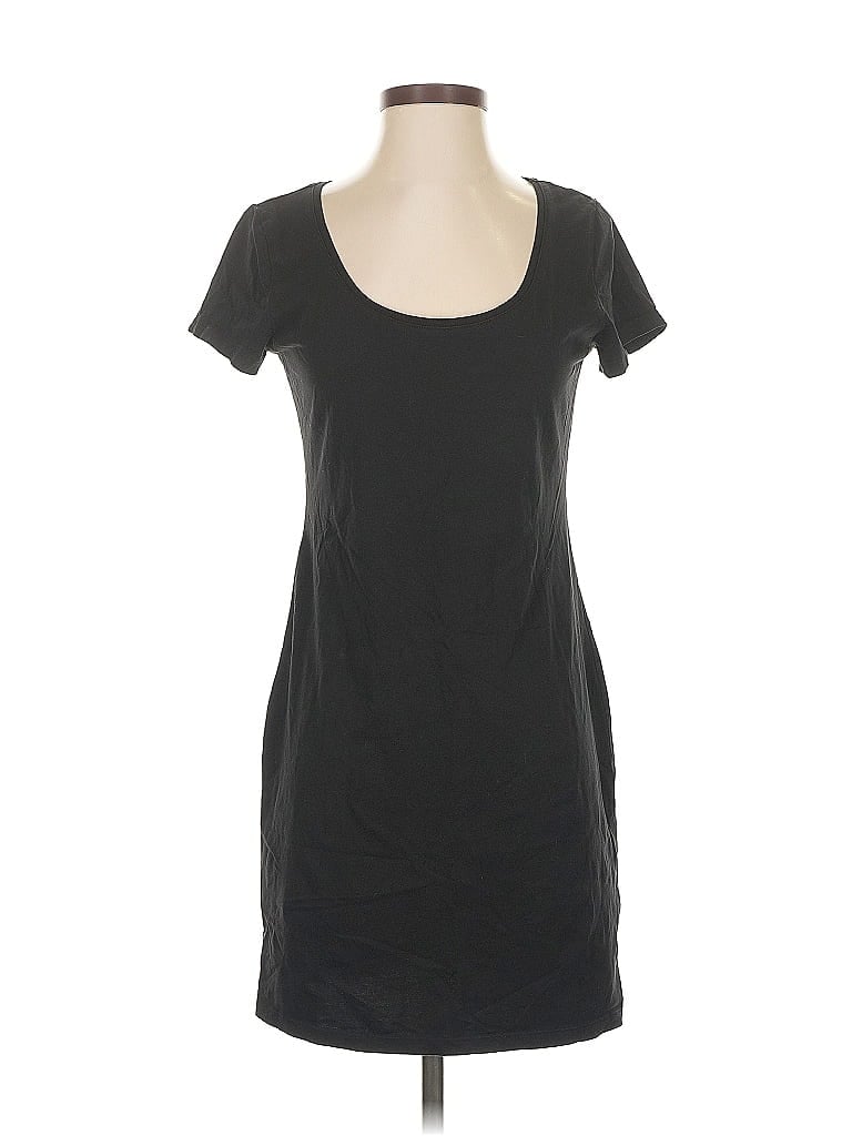 Click to view more detailed imagery on our partner's website Pre-owned H&m Casual Dress In Black
